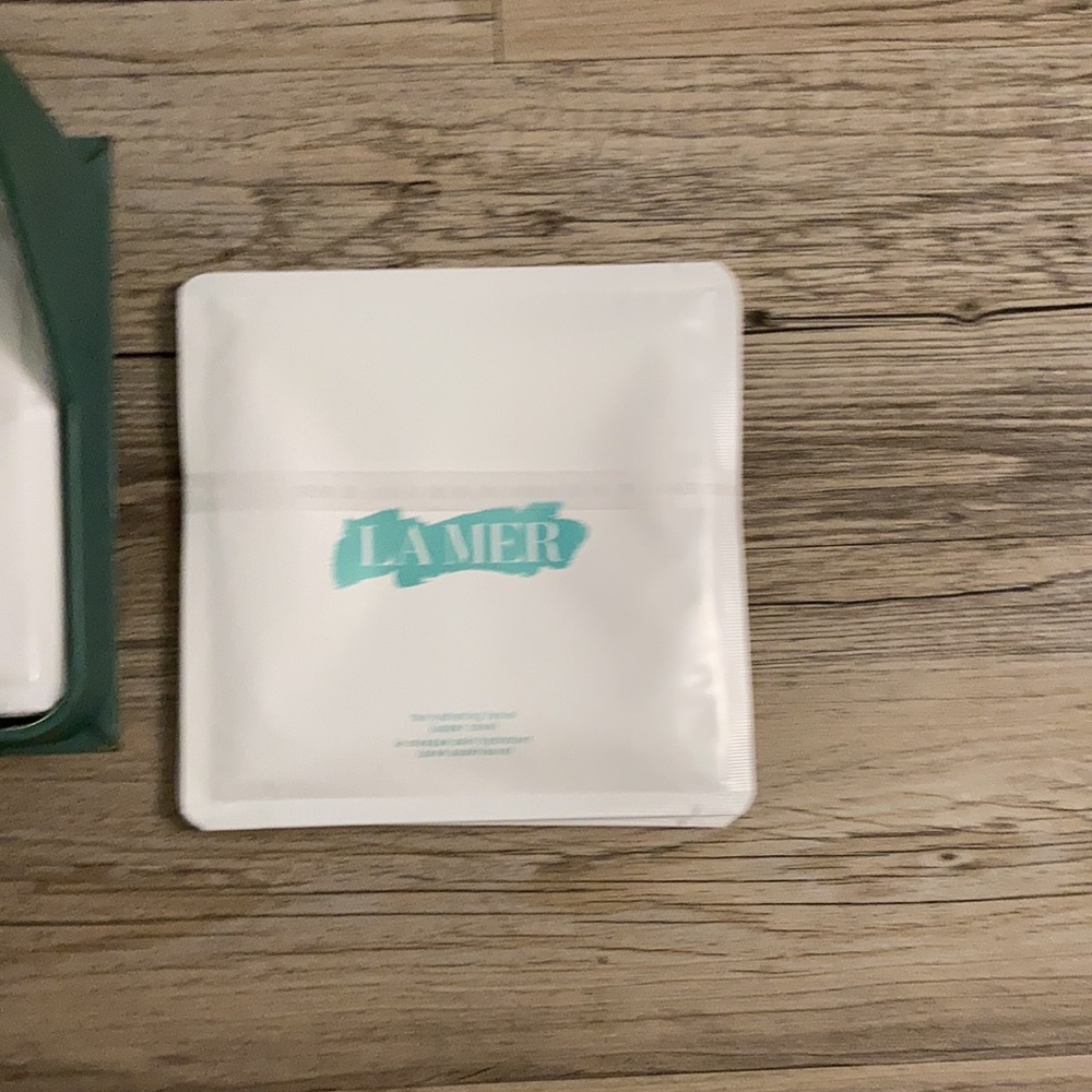 Facial mask - Picture 3 of 3